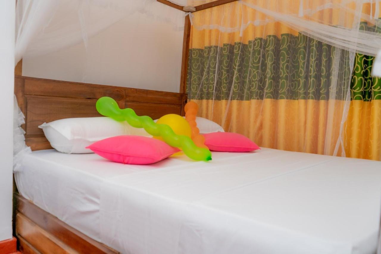 Rainforest Holiday Inn Deniyaya Luaran gambar