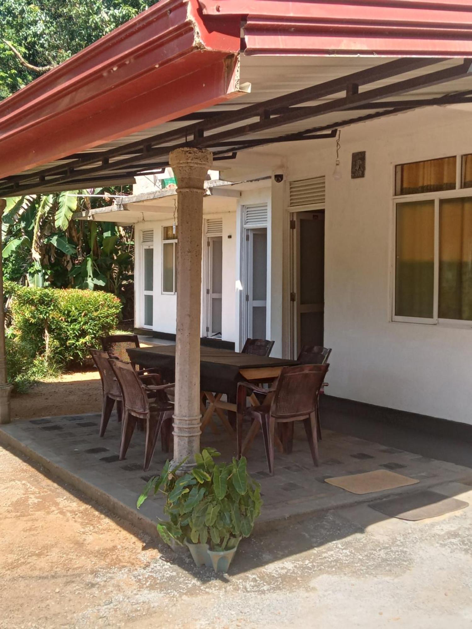 Rainforest Holiday Inn Deniyaya Luaran gambar