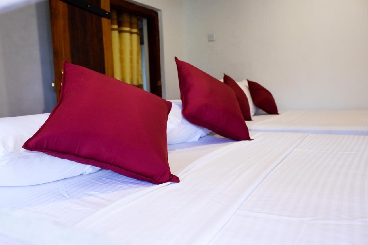 Rainforest Holiday Inn Deniyaya Luaran gambar
