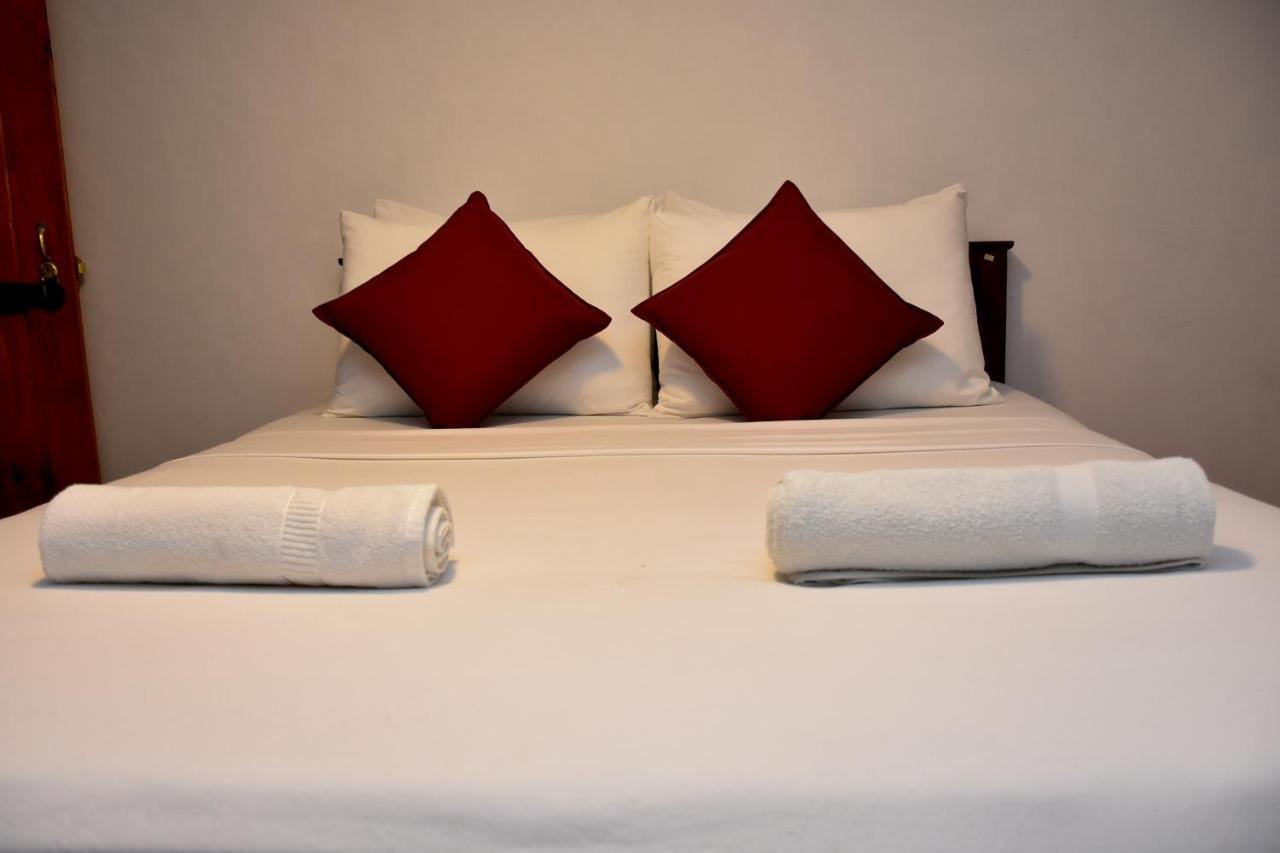 Rainforest Holiday Inn Deniyaya Luaran gambar