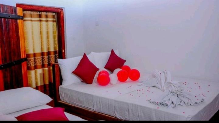 Rainforest Holiday Inn Deniyaya Luaran gambar
